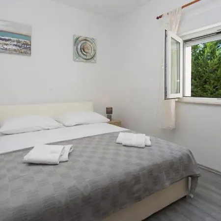 In With Large Outside Swimming Pool & Hot Tub For 14 People * Podstrana