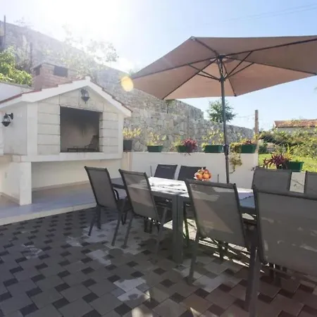 In With Large Outside Swimming Pool & Hot Tub For 14 People Podstrana