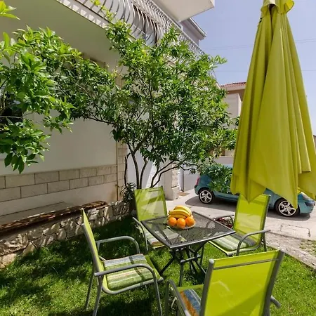 In With Large Outside Swimming Pool & Hot Tub For 14 People Podstrana