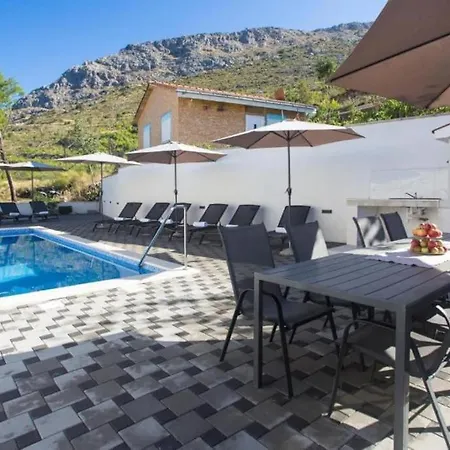 In With Large Outside Swimming Pool & Hot Tub For 14 People Villa Podstrana