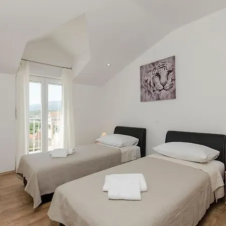 Villa In With Large Outside Swimming Pool & Hot Tub For 14 People