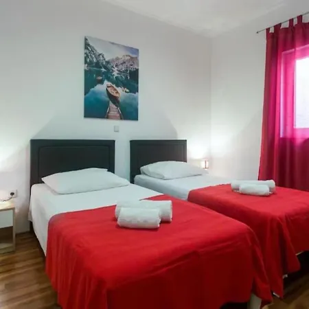 In With Large Outside Swimming Pool & Hot Tub For 14 People * Podstrana