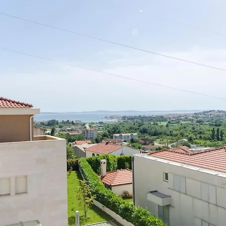 In With Large Outside Swimming Pool & Hot Tub For 14 People Vila *