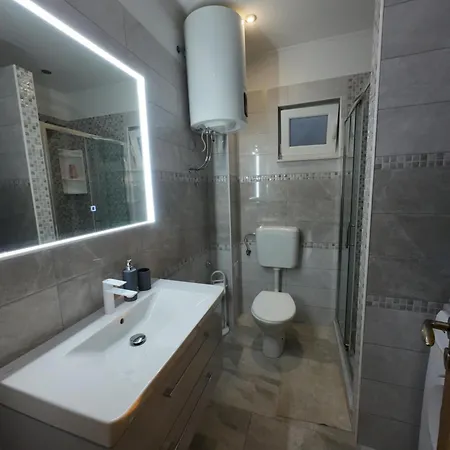 Vila In With Large Outside Swimming Pool & Hot Tub For 14 People