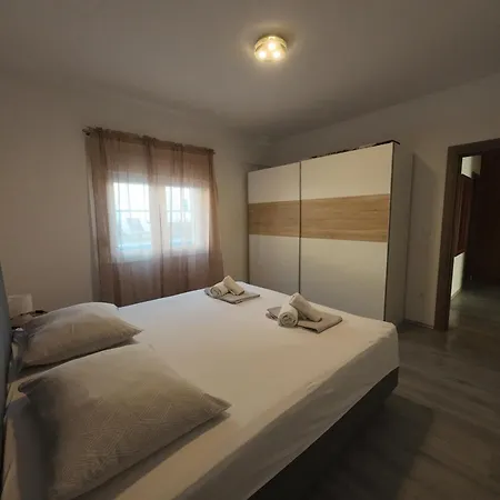 In With Large Outside Swimming Pool & Hot Tub For 14 People Vila Podstrana