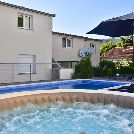In With Large Outside Swimming Pool & Hot Tub For 14 People * Podstrana