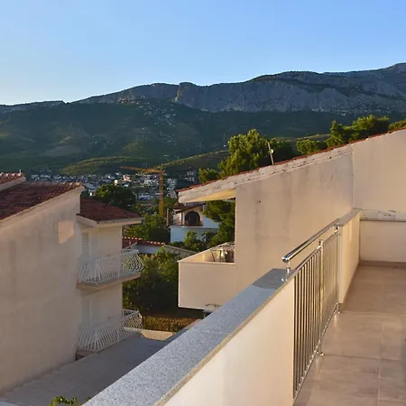 In With Large Outside Swimming Pool & Hot Tub For 14 People Vila *