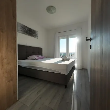 Vila In With Large Outside Swimming Pool & Hot Tub For 14 People Podstrana