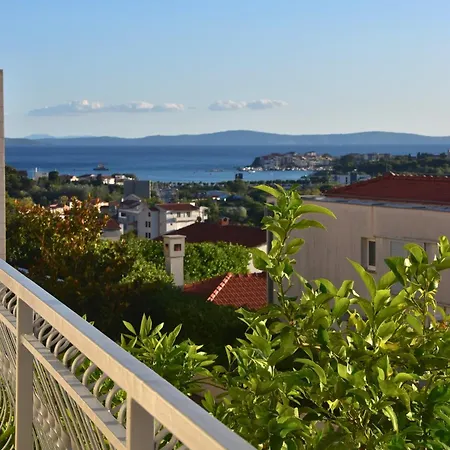 In With Large Outside Swimming Pool & Hot Tub For 14 People Podstrana